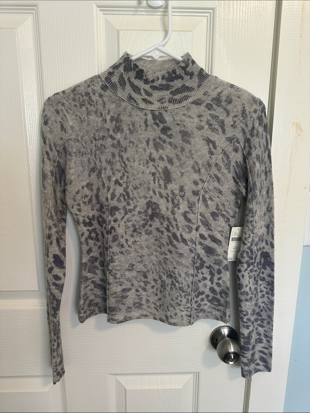 Pilcro - Ths Cashmere  Gray Leopard-Print Mock Neck Long Sleeve Top